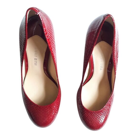 Gianni Bini Red Heels Classic Elegance - Picture 4 of 7